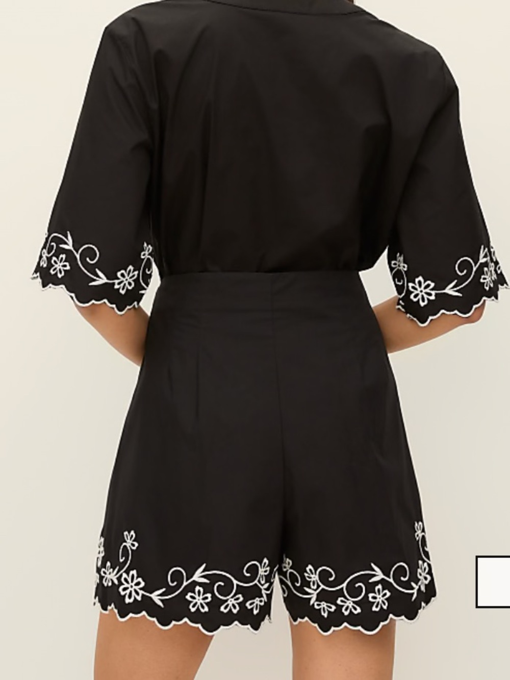 Ann Taylor The Side Zip Scalloped Short - Picture 2 of 4